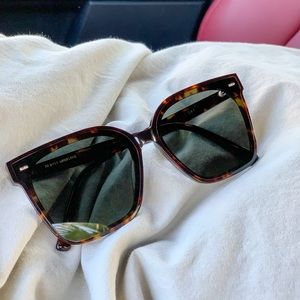 Gentle monster sunglasses SAL T1 square oversized tortoise shell (PRELOVED)